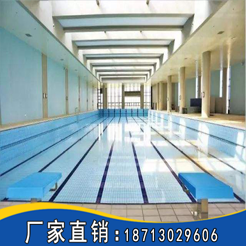 輕鋼結構在院子里搭建游泳池